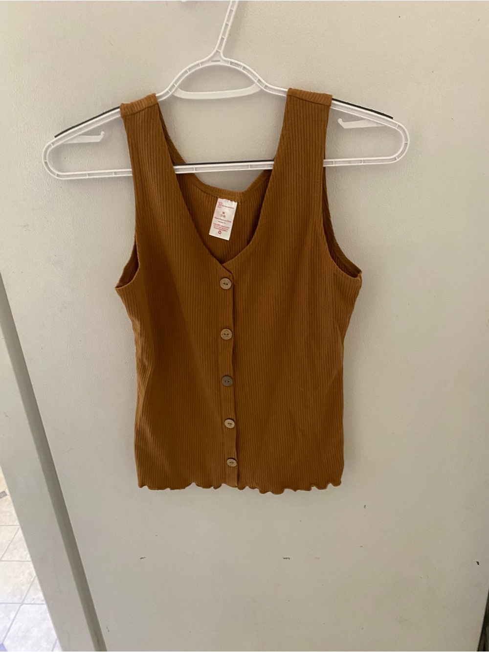 Women’s Ribbed Button-Front Tank Top - Brown